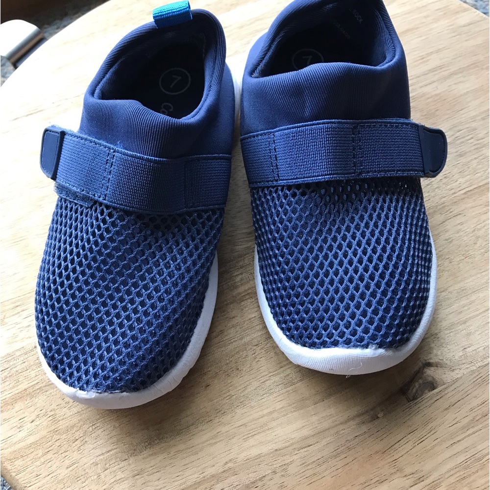 Cat & Jack Toddler size 7 Navy Blue water shoes. Are in Excellent used Like new